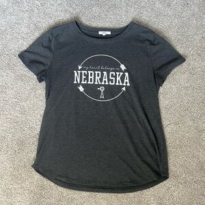 Maurices Dark Gray “My Heart Belongs In Nebraska” Graphic T-Shirt Woman’s M